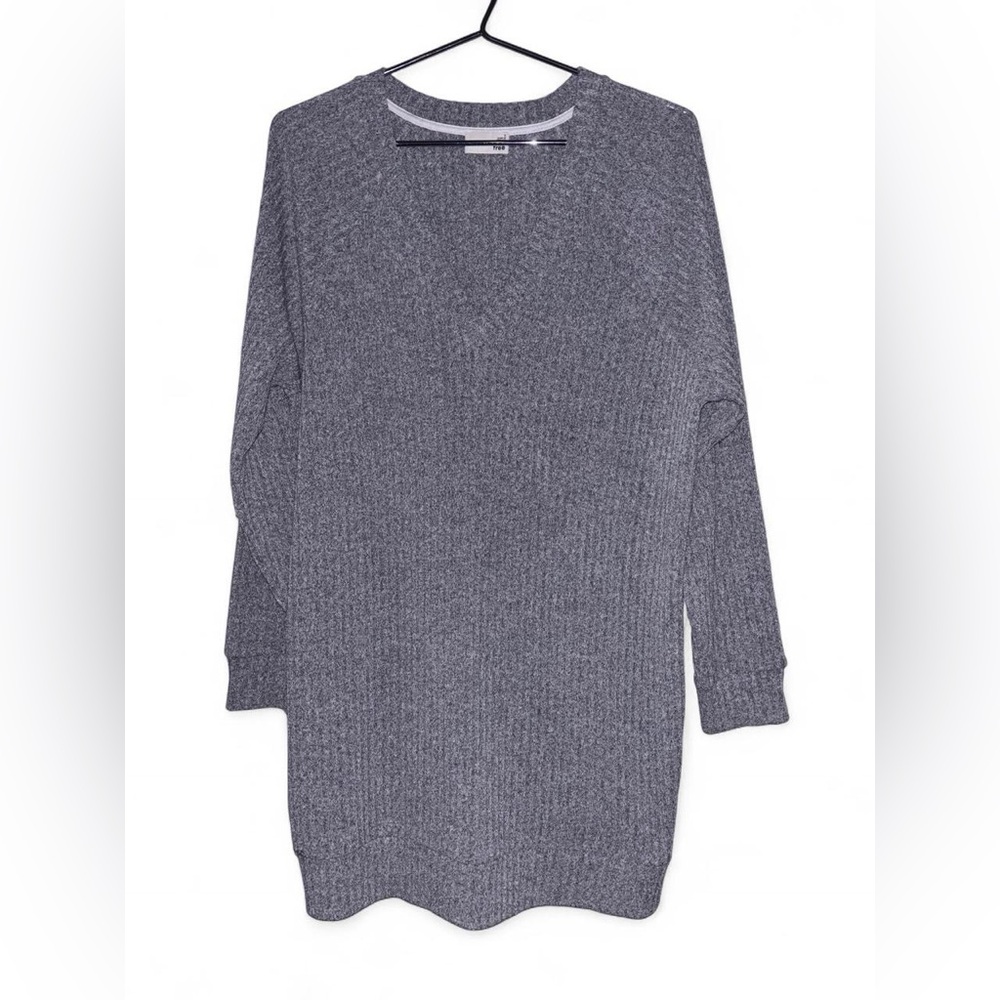 Aritzia Wilfred Free Gray V-Neck Sweater